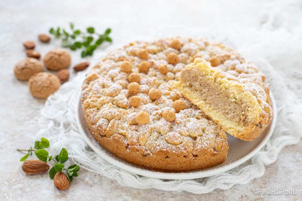 Kuchen mit Ricotta, Amaretti und Mandeln