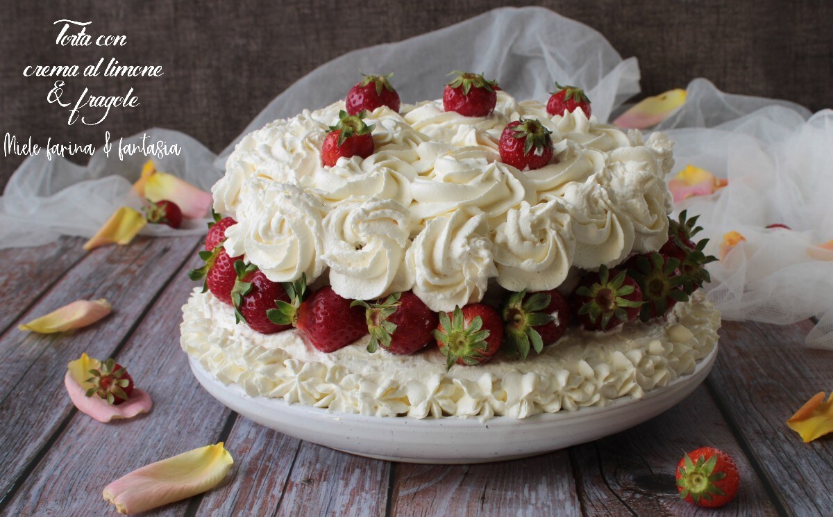 Kuchen mit Zitronencreme und Erdbeeren
