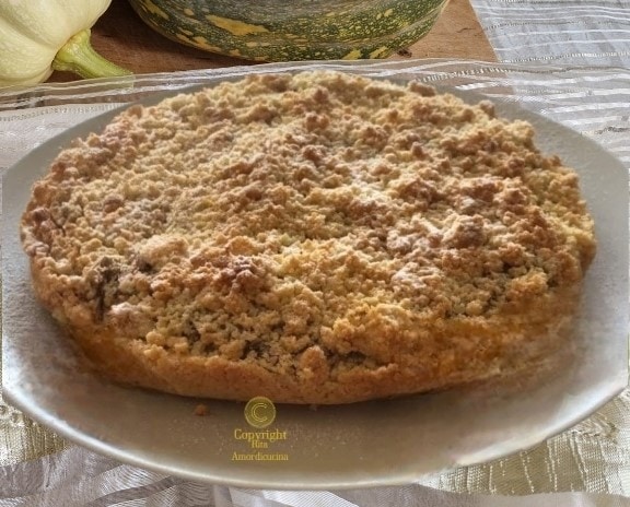 Der herzhafte Streuselkuchen mit Kürbis und Speck