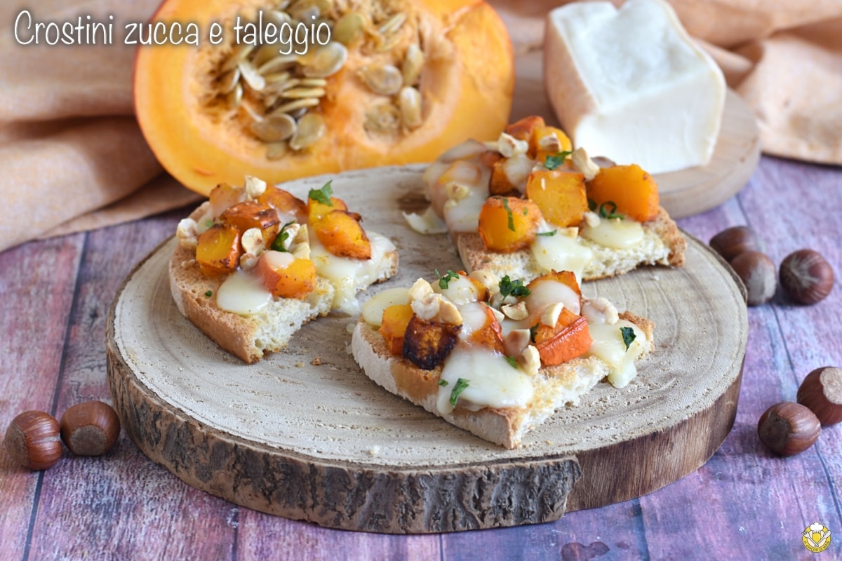 Kürbis und Taleggio Crostini