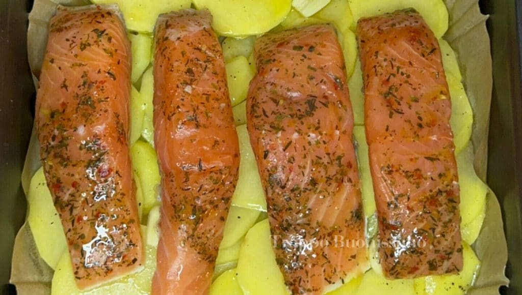 Lachs und Kartoffeln in der Heißluftfritteuse