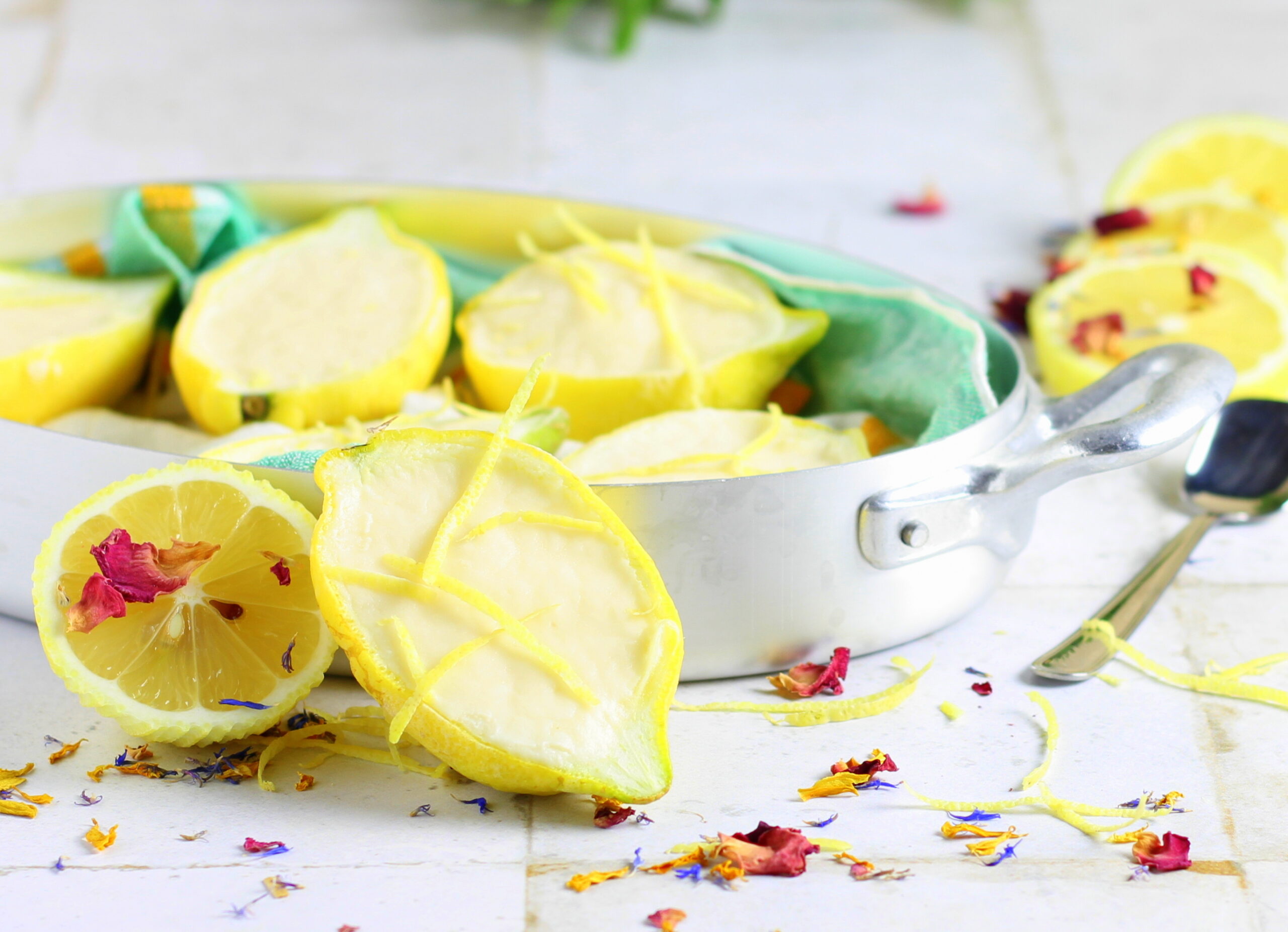 Zitroneneis im Gehäuse gesammelt