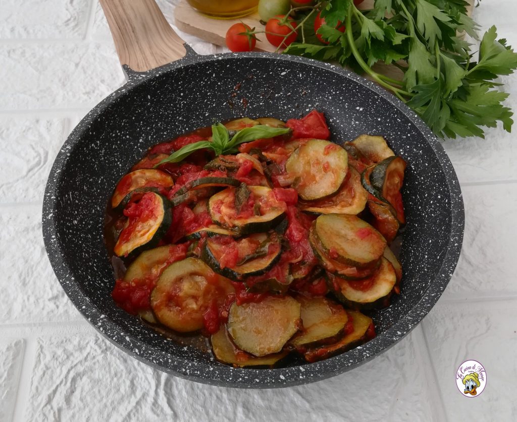 GESCHMORTE ZUCCHINI