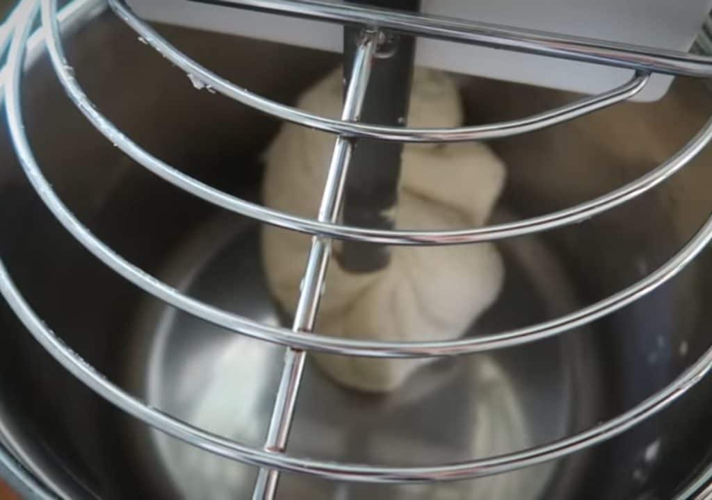 Teig in der Küchenmaschine