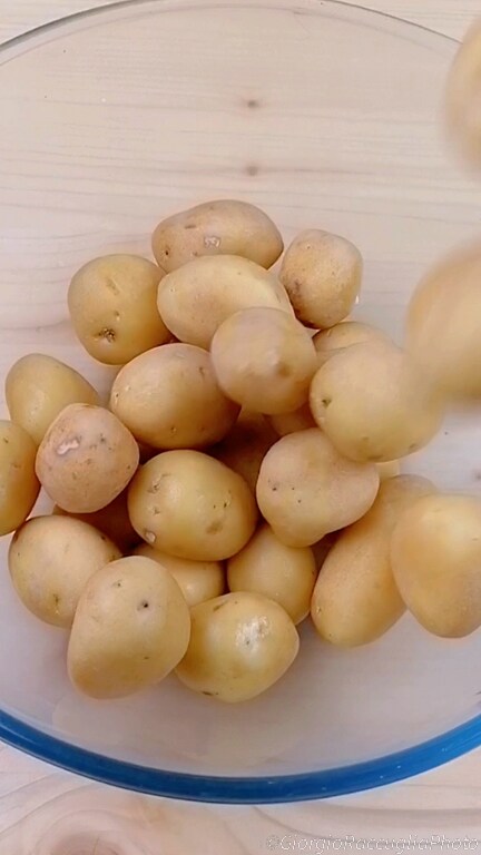 Hähnchenschenkel mit Kartoffeln