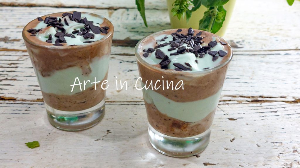 MOUSSE MIT MINZE UND SCHOKOLADE