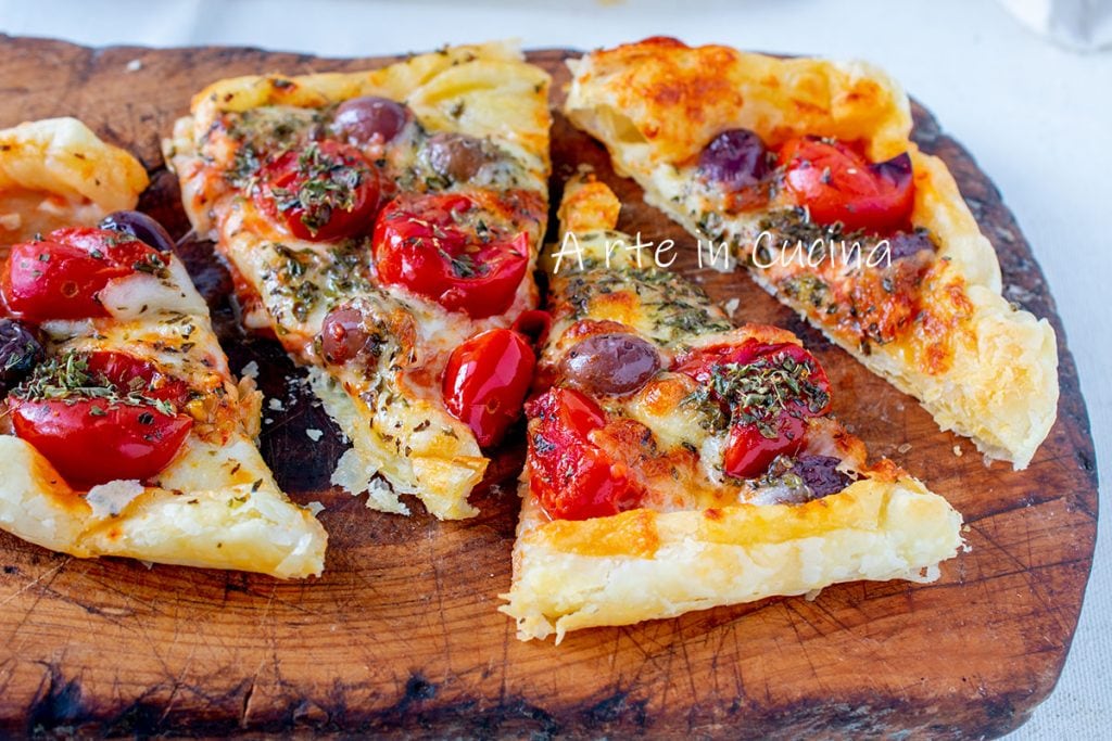 Neapolitanische Blätterteigpizza schnell