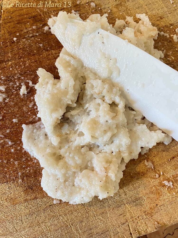 Neapolitanische Ziti Lardiati Lardo Allacciato