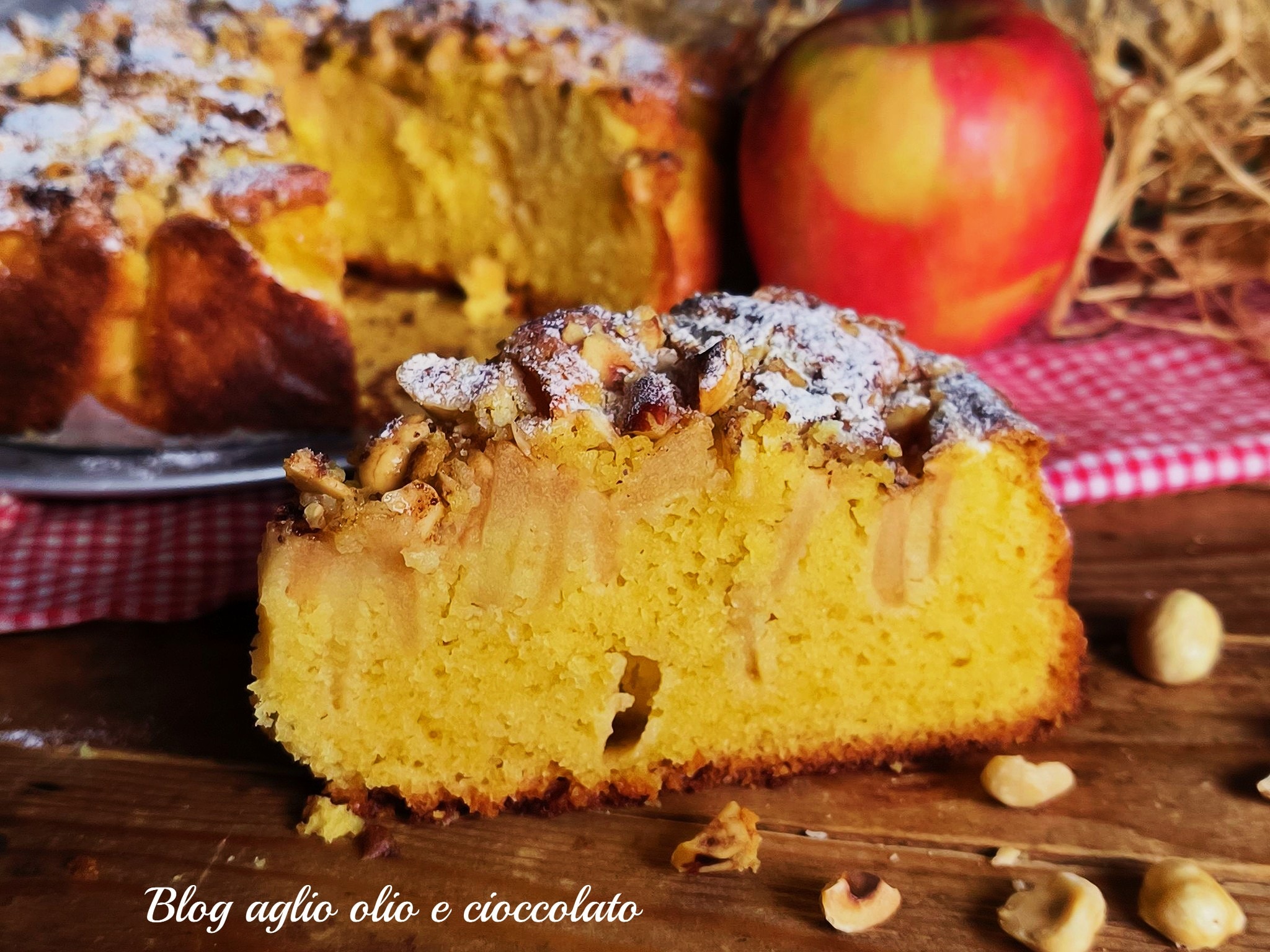 NORWEGISCHE APFELKUCHEN MIT WALNÜSSEN, HASELNÜSSEN UND ZIMT