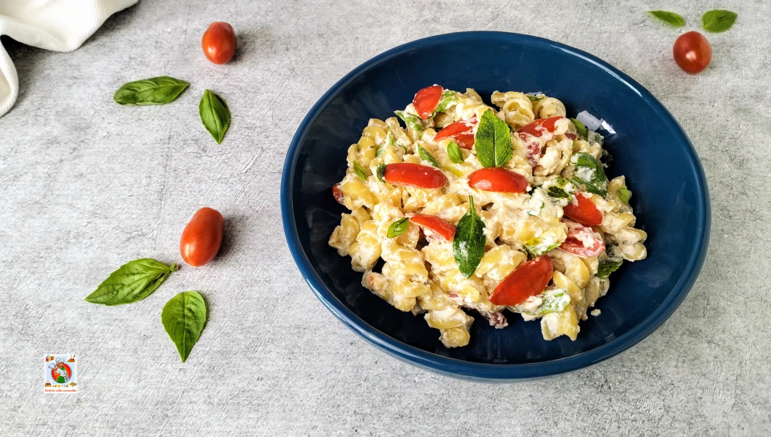 Kalter Nudelsalat mit Ricotta-Creme und Kirschtomaten: Das perfekte frische Sommergericht, das Sie unbedingt probieren sollten