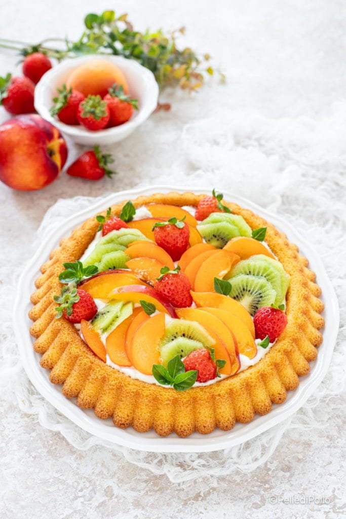 weiche Torte mit frischem Obst