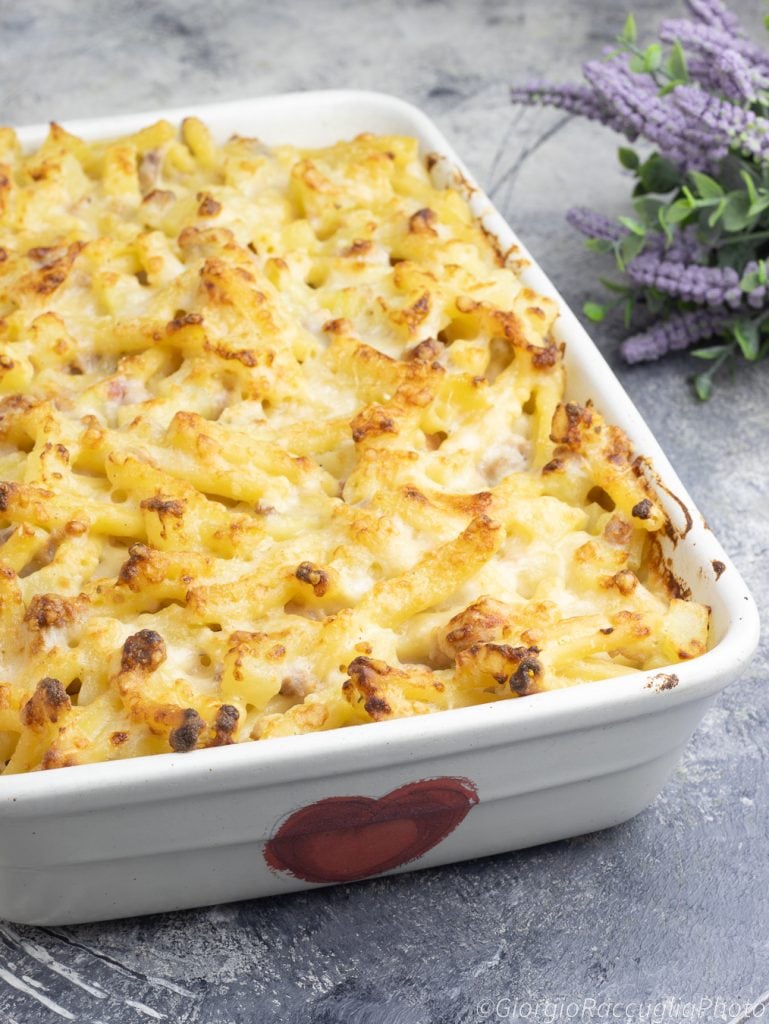 Ofenpasta mit Kartoffeln und Wurst