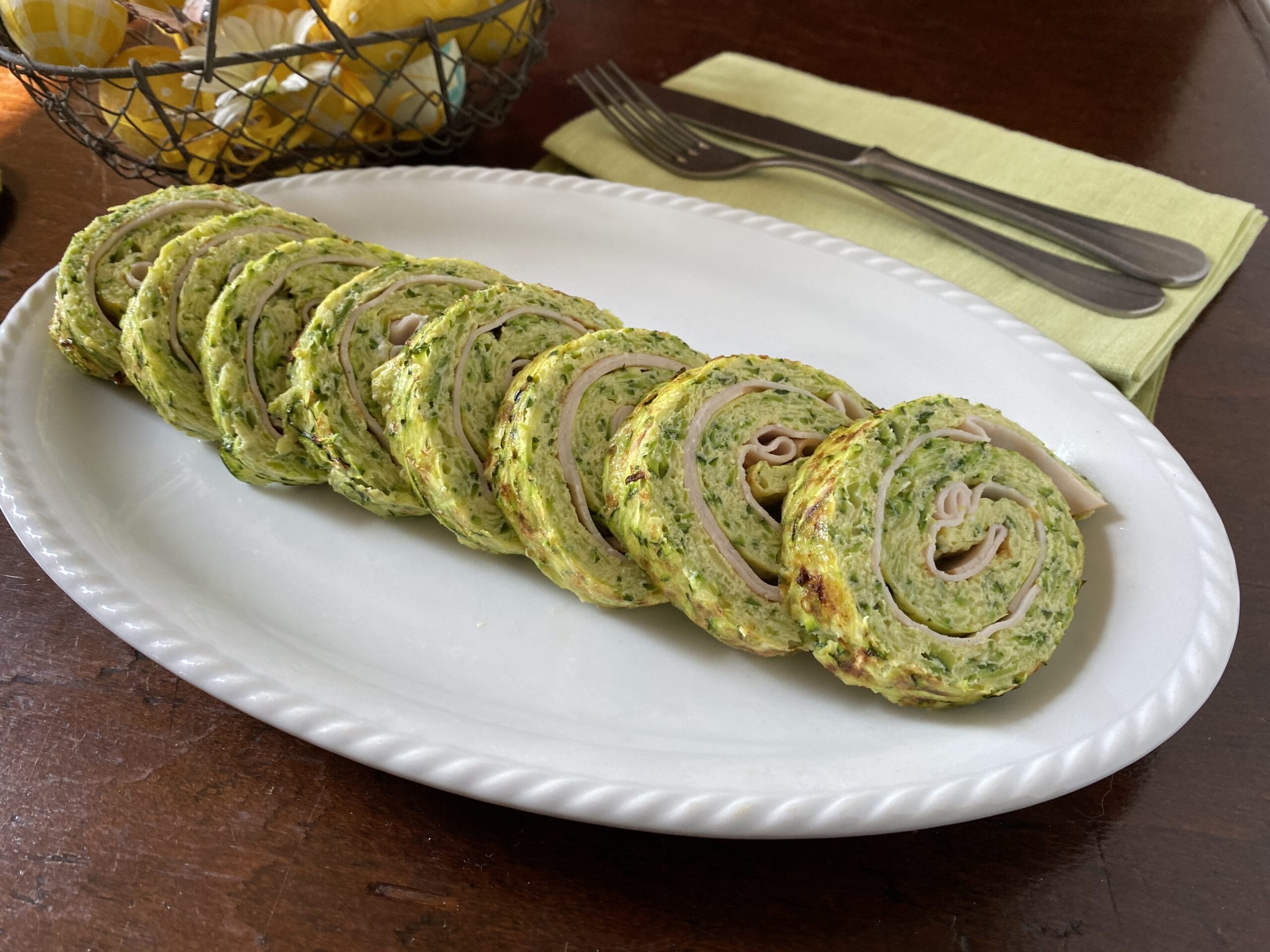 Omelettrolle mit Zucchini