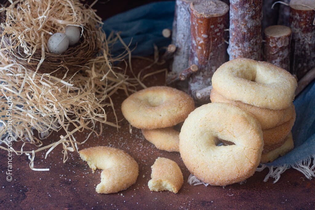 Oster-Taralli mit Zucker aus Apulien