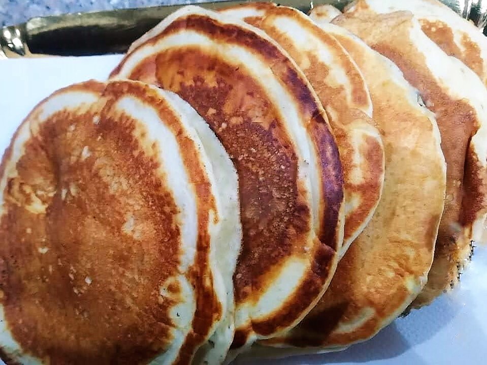 Haferflocken-Pfannkuchen mit ketogener Mousse