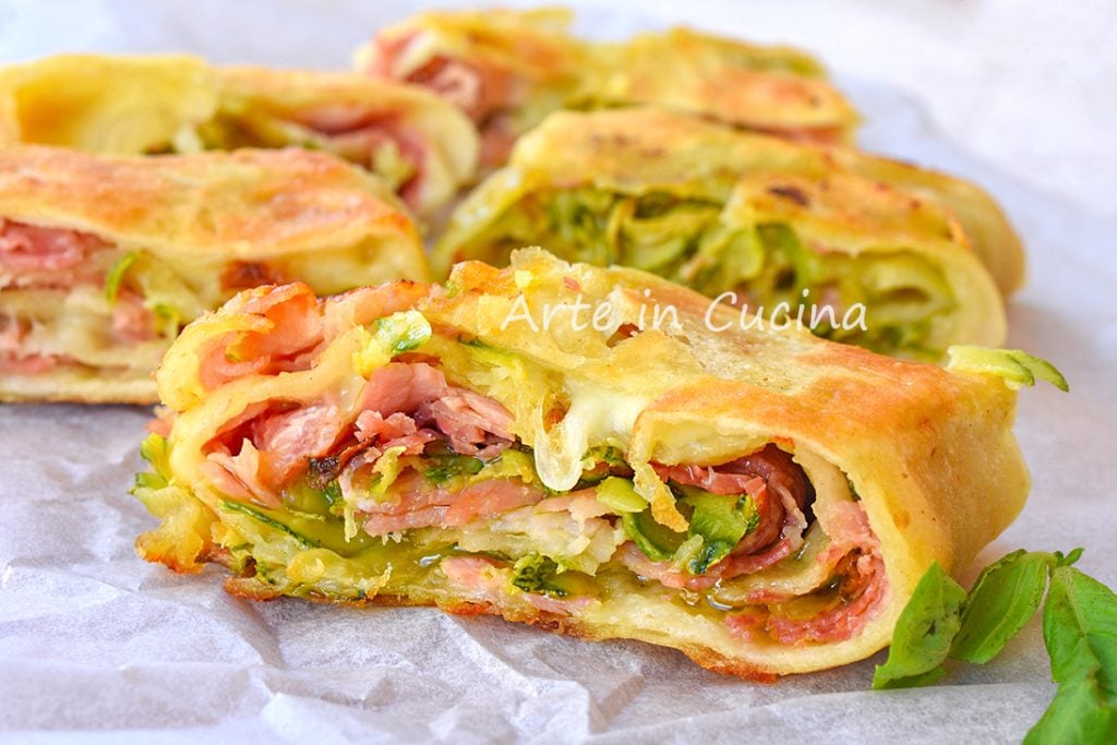 Gerolltes Brot gefüllt mit Zucchini schnell