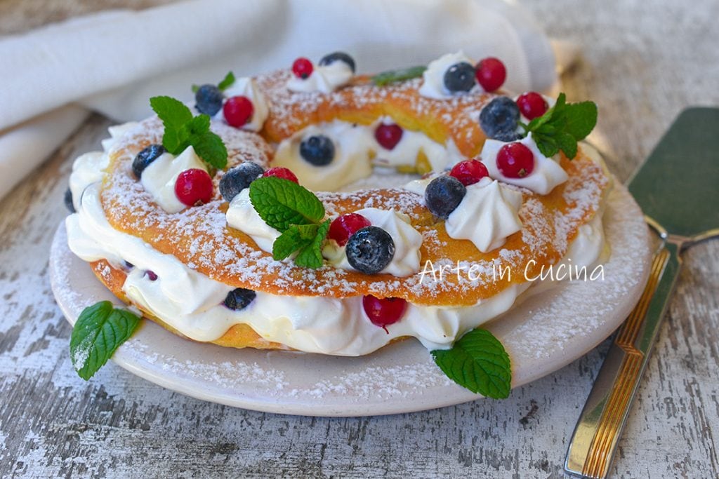 Paris-Brest mit Konditorcreme und Sahne