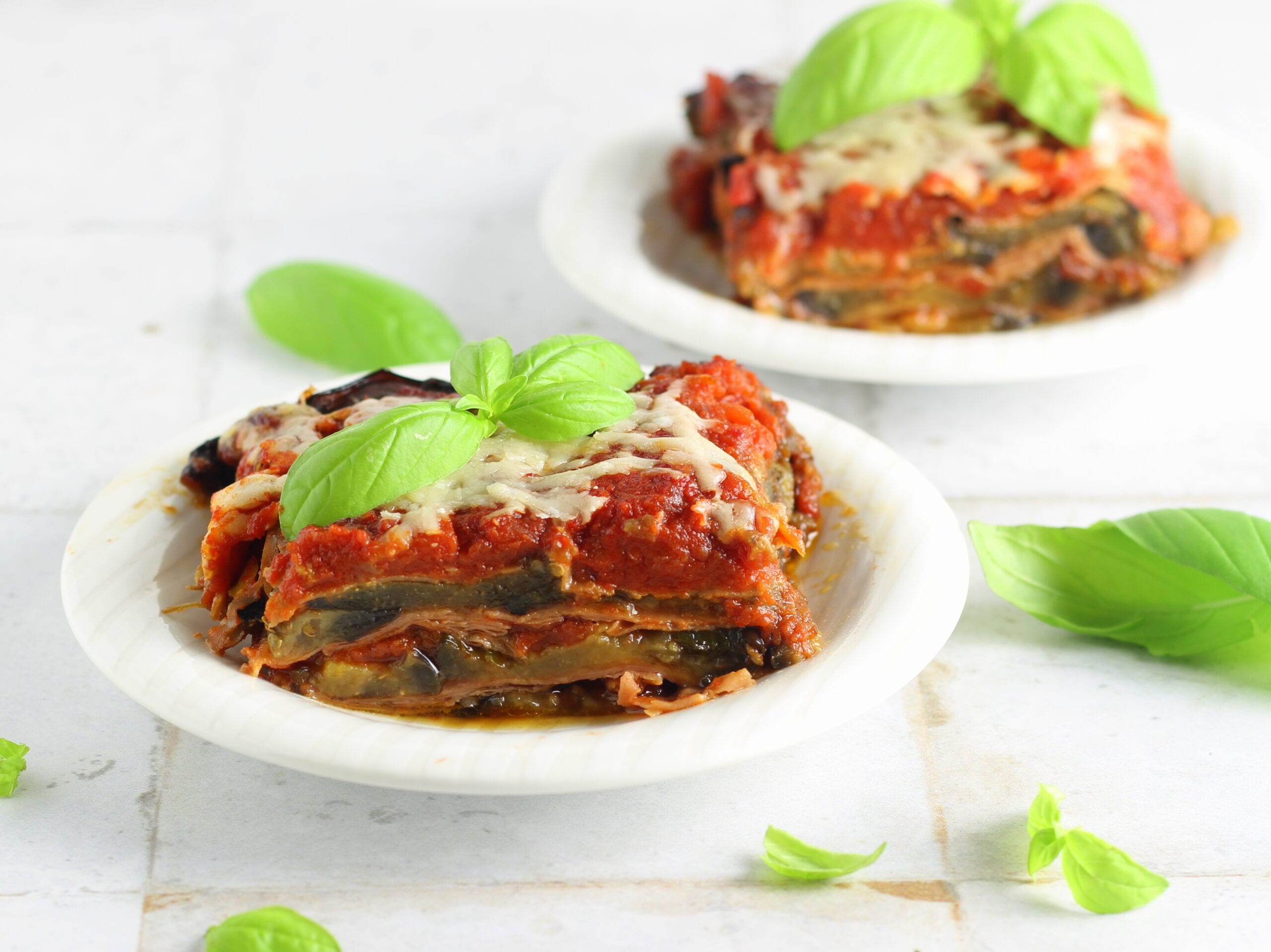 Parmigiana mit gegrillten Auberginen und ohne Mozzarella
