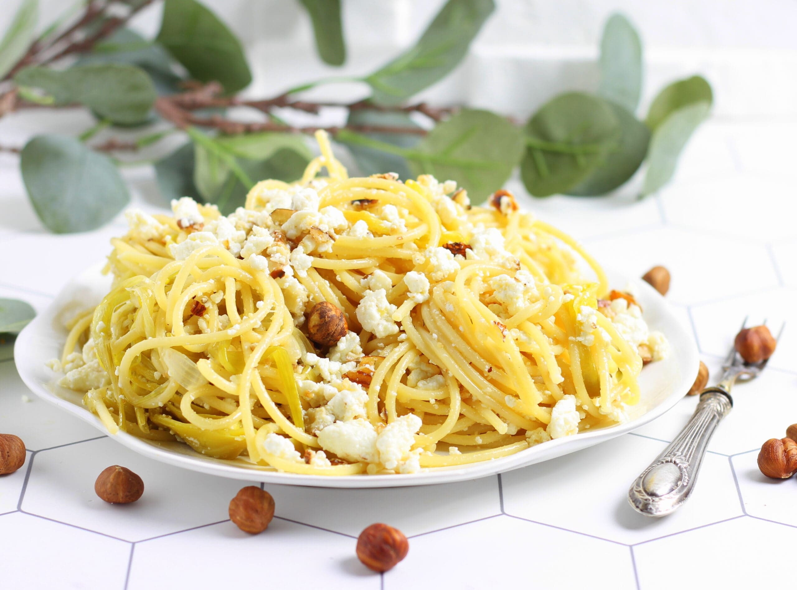 Spaghetti mit Lauch, Ricotta und Haselnüssen