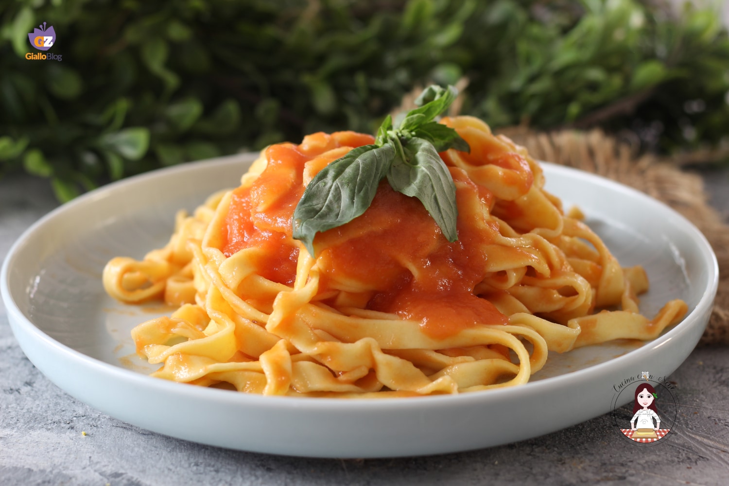 Pasta mit frischen Tomaten