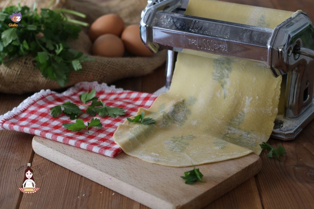 Pasta mit Petersilienblättern