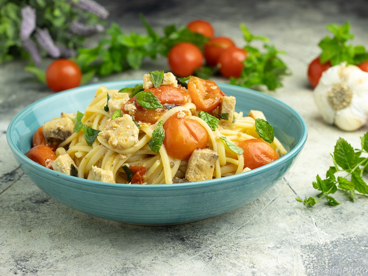 Pasta mit Schwertfisch und Kirschtomaten