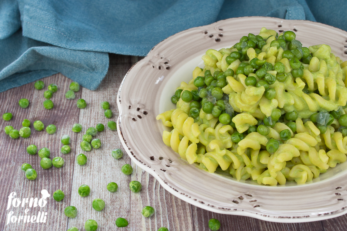 Pasta mit Stracchino und Erbsen
