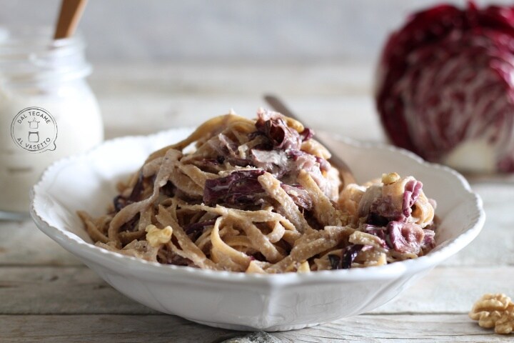Pasta mit Walnusssoße und Radicchio