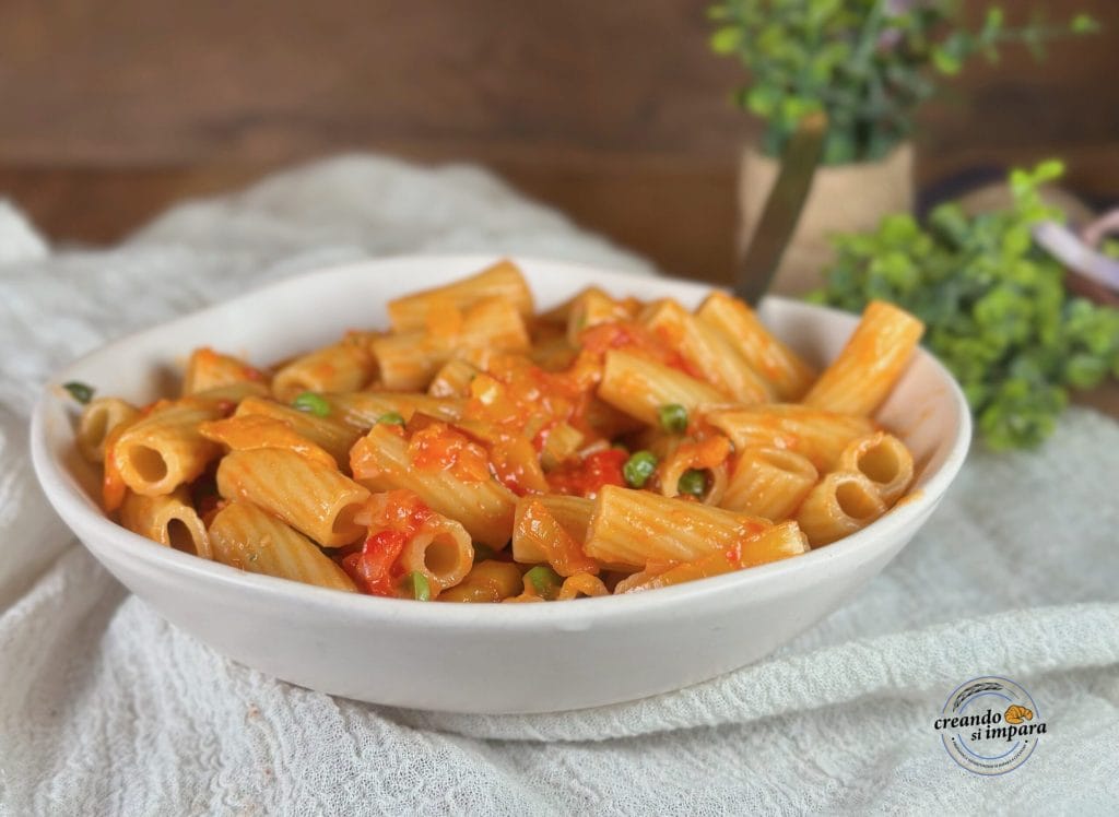 pasta mit paprika und erbsen