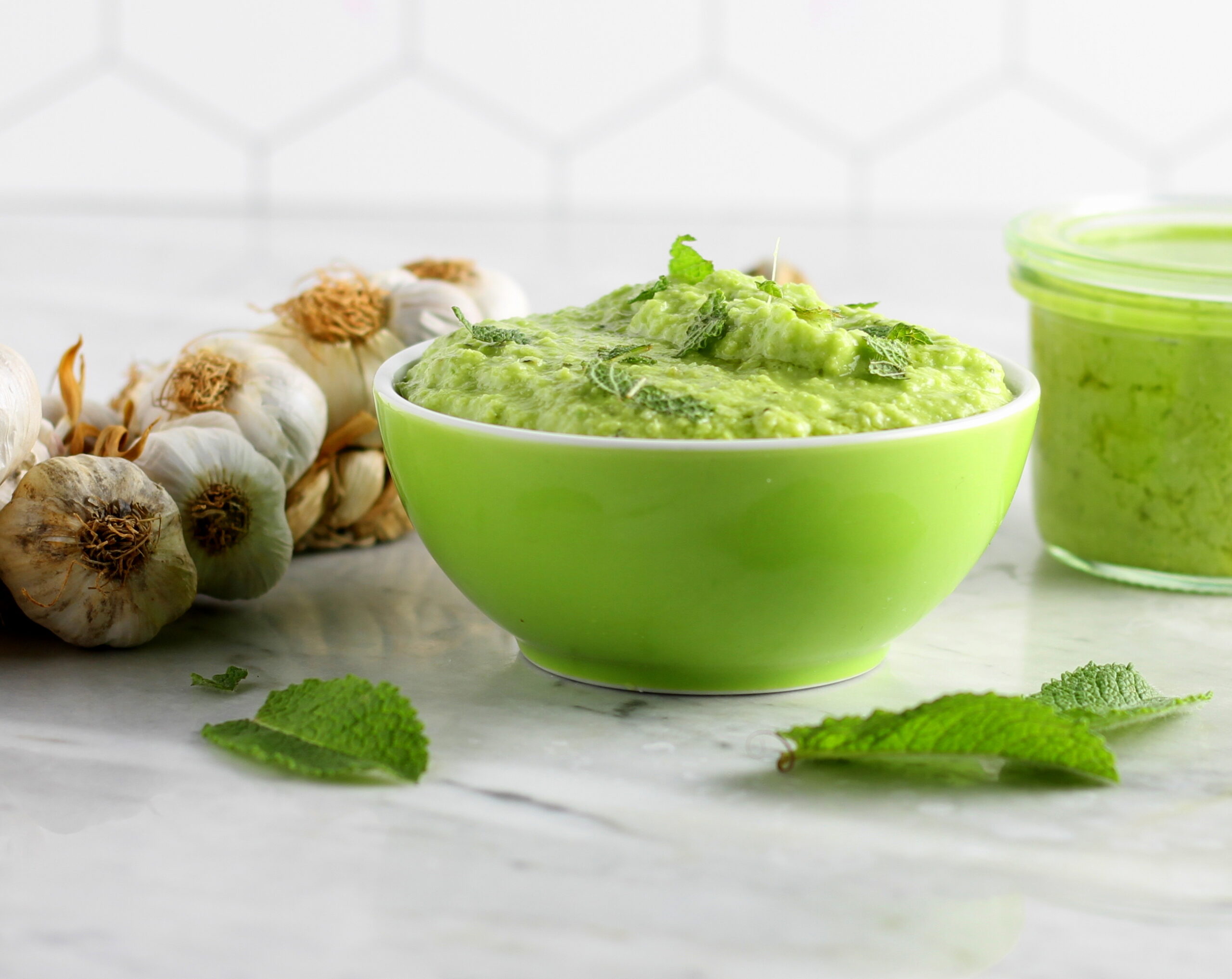 Cremiges Pesto mit Saubohnenhülsen