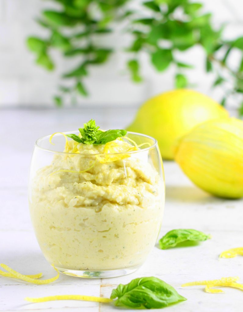 Pesto aus Zitronen mit Mandeln und Pinienkernen