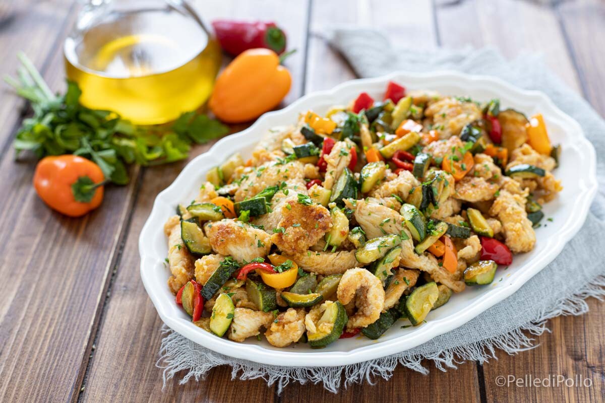 Pfannengericht mit Hähnchen und Gemüse