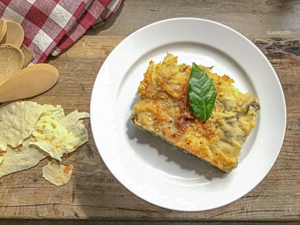 Lasagne aus Carasau im Ofen mit Artischocken ohne Tomaten