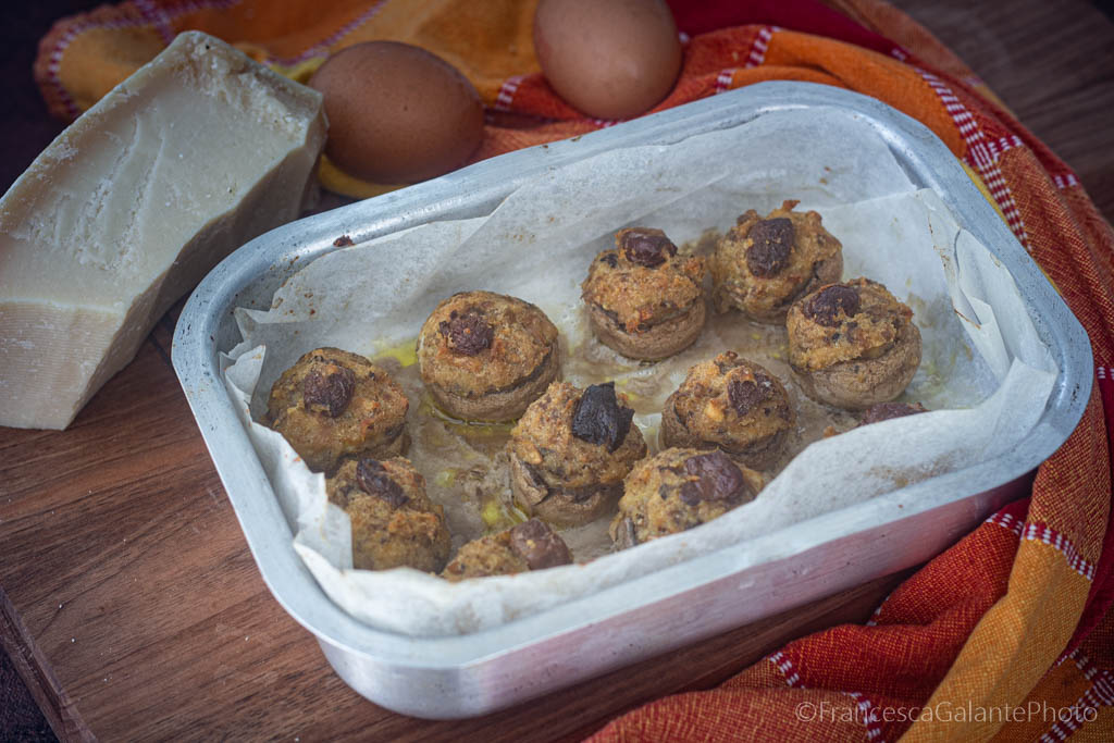 Gefüllte Pilze mit Thunfisch und Taggiasca-Oliven