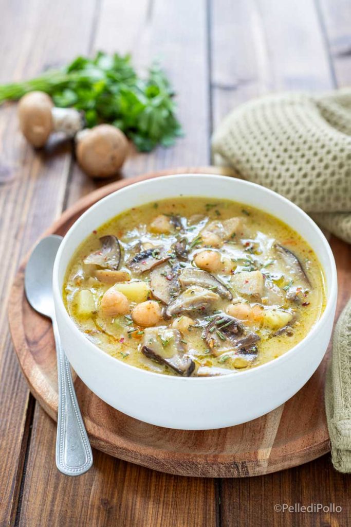 suppe aus kichererbsen pilzen und kartoffeln