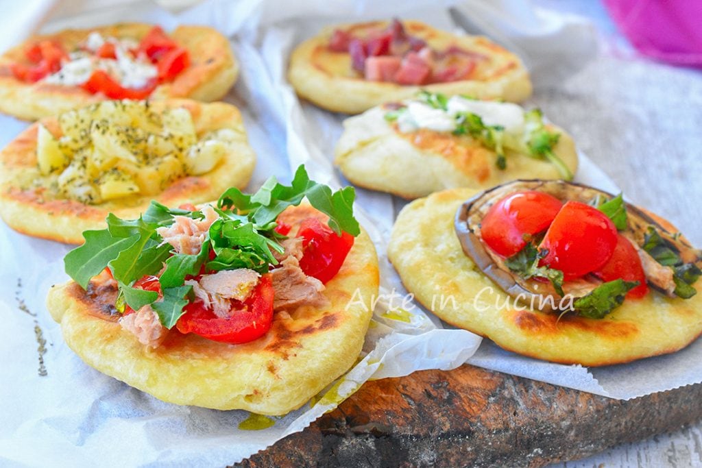 Kleine Pizzen für Aperitif und schnelles Buffet