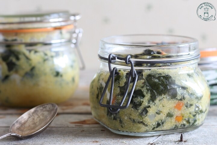 Polenta mit Schwarzkohl im Glas gekocht