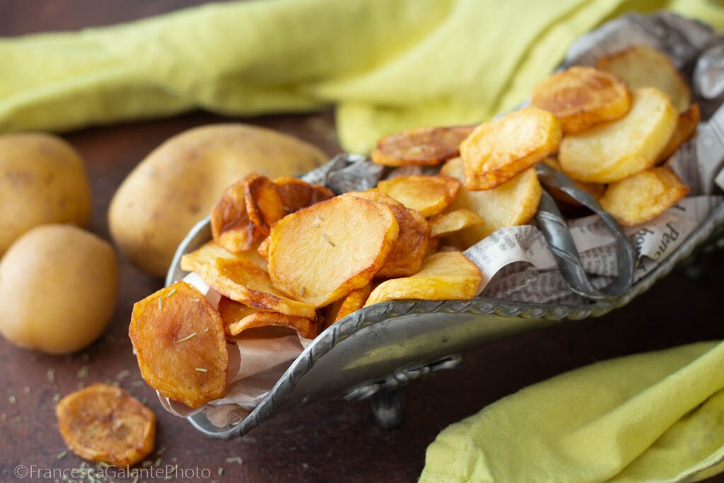 Knusprige Pommes außen weich innen frittiert
