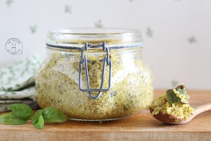 Quinoa mit Zucchini im Glas gekocht