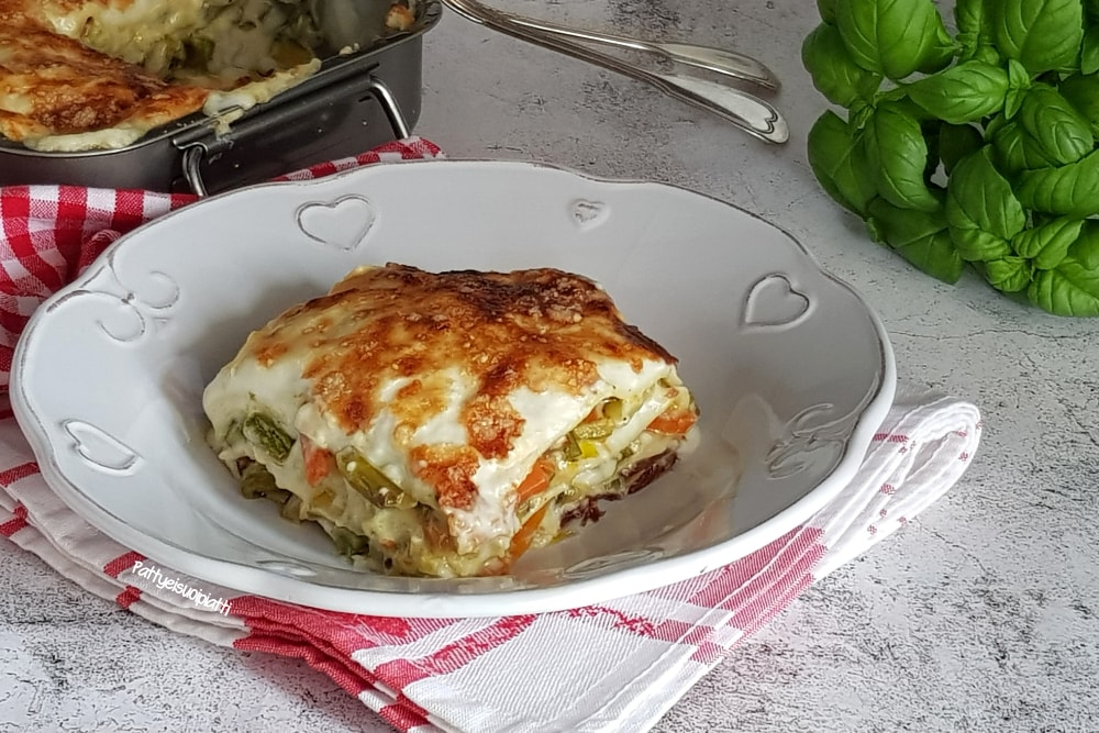lasagne aus dem Ofen mit Gemüse