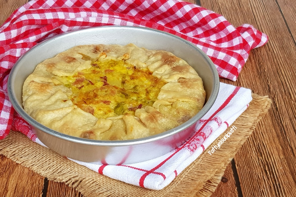 herzhafte Torte mit Lauch, Kartoffeln und Speck