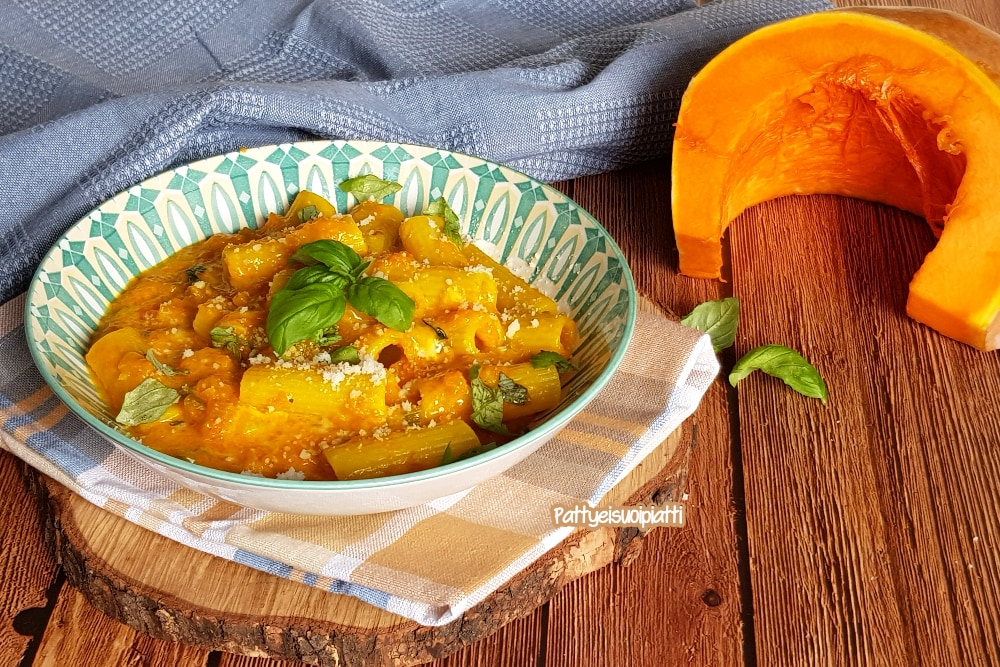 rigatoni mit safran, kürbis und taleggio