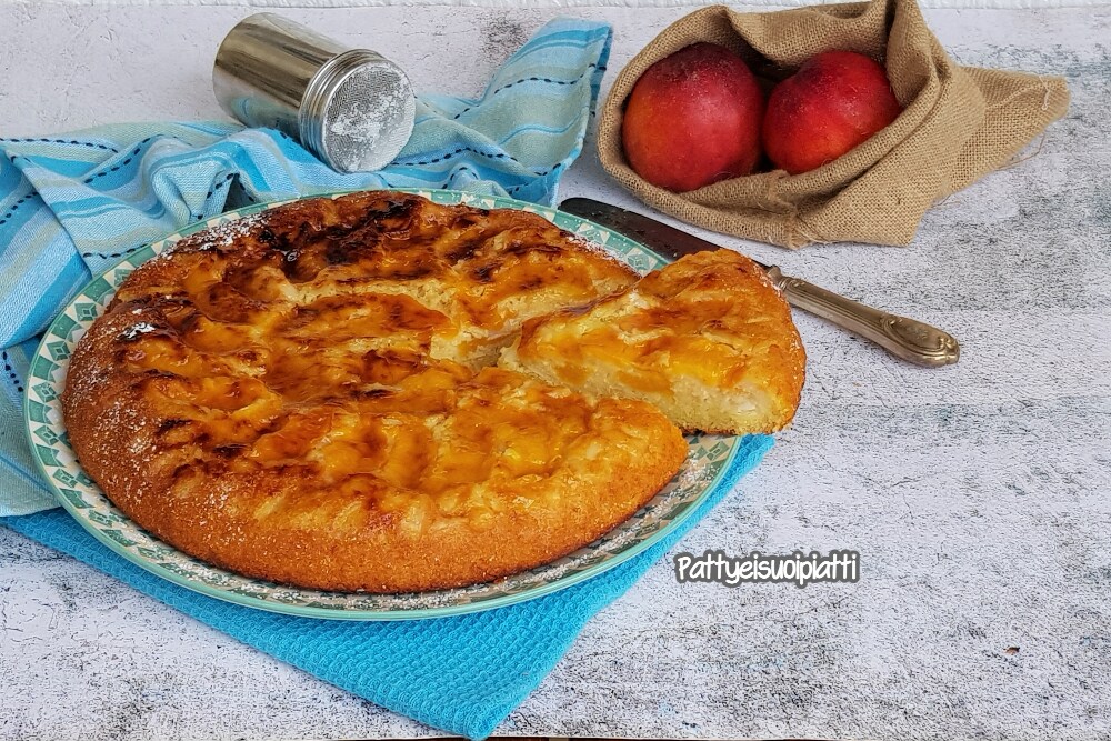 Pfirsich-Mandel-Kuchen in der Pfanne