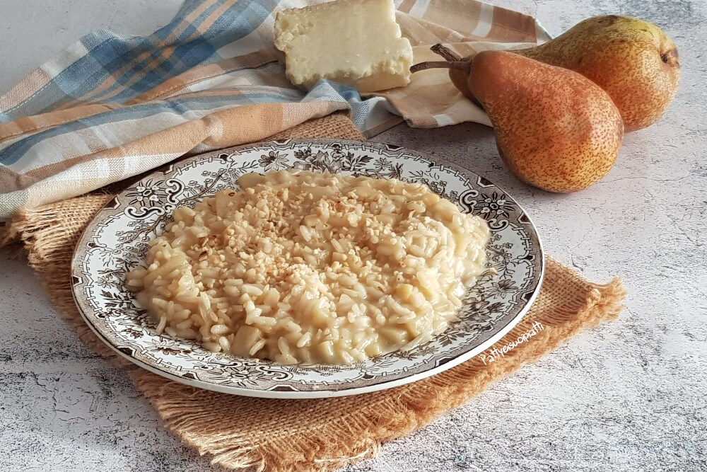 risotto mit castelmagno, birnen und haselnusskrokant