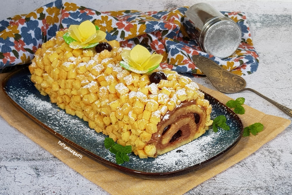 mimosenrolle mit creme und sauerkirschen