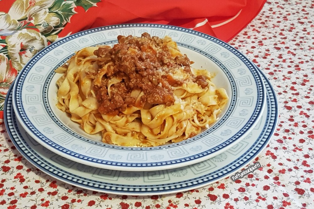 tagliatelle mit Fleisch- und Wurstragout