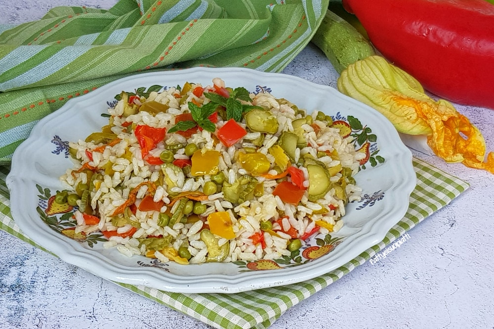 kalter Reis mit gebratenem Gemüse