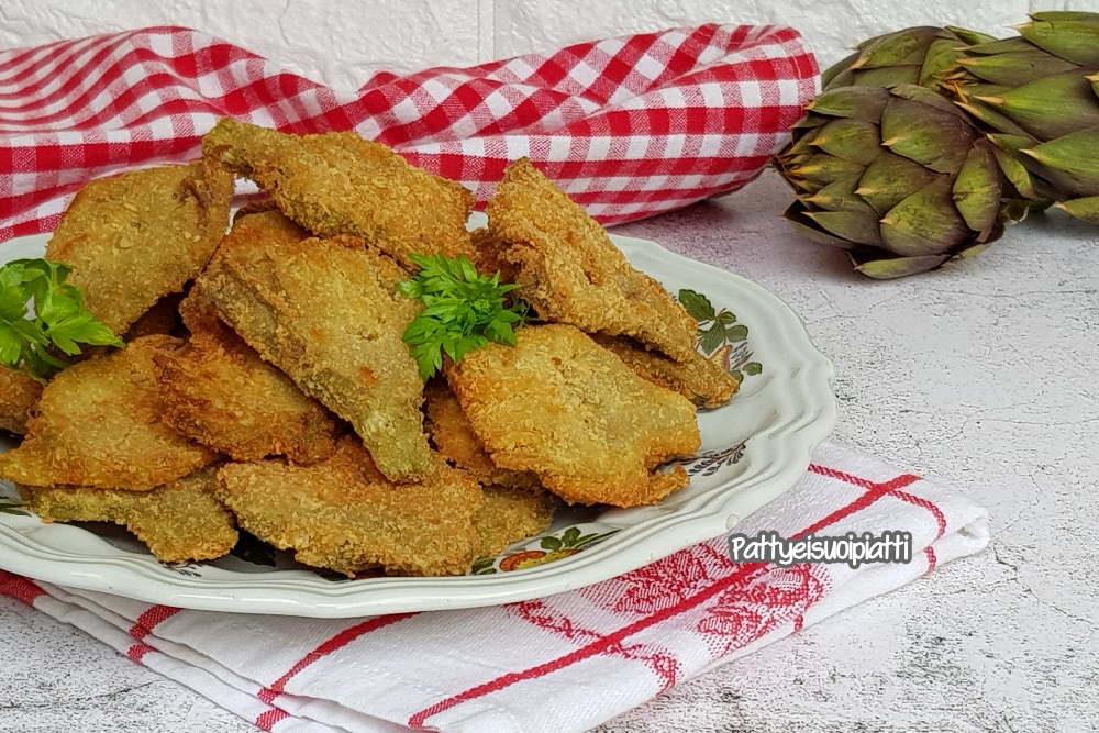 panierte und frittierte Artischocken