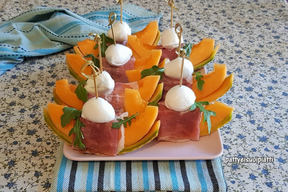 melonenboote mit rohschinken