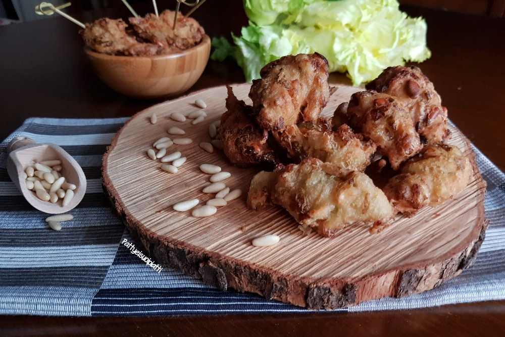 Endivien- und Pinienkernpfannkuchen